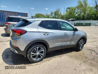 2023 Buick Encore GX Select с VIN KL4MMESLXPB019495, выставлен на аукционе Copart как лот 59627375 с пробегом 7 906 миль миль и Списание • Salvage title. История ставок и продаж доступна на DreamBid. Изображение 3.