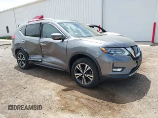 2017 Nissan Rogue SL z VIN 5N1AT2MV0HC879552, wystawiony jako IAAI lot #42242389 z przebiegiem 112 944 mil mil oraz . Historia ofert i sprzedaży dostępna na DreamBid. Obrazek 1.
