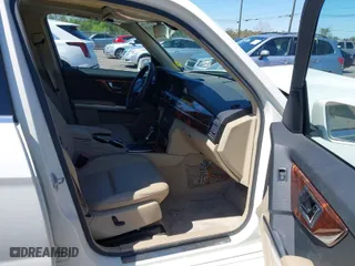 2010 Mercedes-Benz GLK-Class GLK 350 with VIN WDCGG5GB6AF352765, listed as a IAAI auction lot 41832692 with 135,933 mi miles. Bid and sale history available at carsss.com. Image 5.
