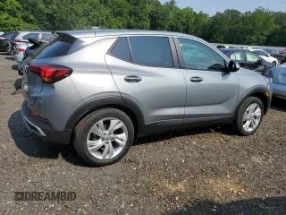 2024 Buick Encore GX Preferred z VIN KL4AMCSL5RB195669, wystawiony jako Copart lot #60622465 z przebiegiem 2 899 mil mil oraz Szkoda całkowita • Salvage title. Historia ofert i sprzedaży dostępna na DreamBid. Obrazek 3.