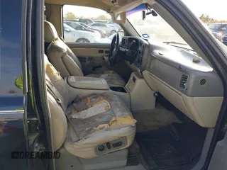 2002 Chevrolet Suburban LS with VIN 3GNEC16Z52G247934, listed as a IAAI auction lot 41081608 with 1 mi miles. Bid and sale history available at carsss.com. Image 5.