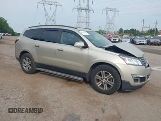 2015 Chevrolet Traverse LT z VIN 1GNKVHKD7FJ105864, wystawiony jako IAAI lot #42436722 z przebiegiem 174 008 mil mil oraz . Historia ofert i sprzedaży dostępna na DreamBid. Obrazek 1.