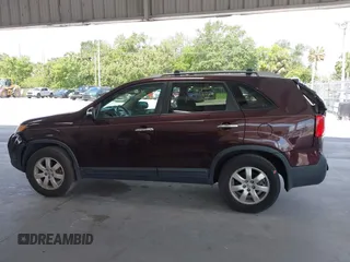2012 Kia Sorento LX z VIN 5XYKT4A6XCG218424, wystawiony jako IAAI lot #42351646 z przebiegiem 185 016 mil mil oraz . Historia ofert i sprzedaży dostępna na DreamBid. Obrazek 14.
