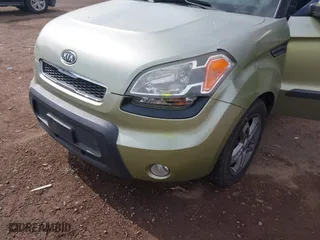 2011 Kia Soul ! with VIN KNDJT2A21B7195625, listed as a IAAI auction lot 41896664 with 131,678 mi miles. Bid and sale history available at carsss.com. Image 12.