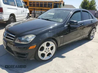 2012 Mercedes-Benz C 250 Sport z VIN WDDGF4HB8CR215271, wystawiony jako Copart lot #63818775 z przebiegiem 100 010 mil mil oraz Szkoda całkowita • Salvage title. Historia ofert i sprzedaży dostępna na DreamBid. Obrazek 2.