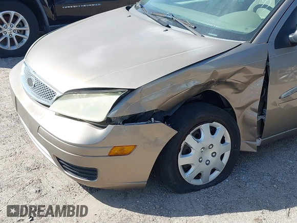 2005 Ford Focus S with VIN 1FAFP34N35W149316, listed as a IAAI auction lot 41699144 with 133,372 mi miles. Bid and sale history available at carsss.com. Image 6.