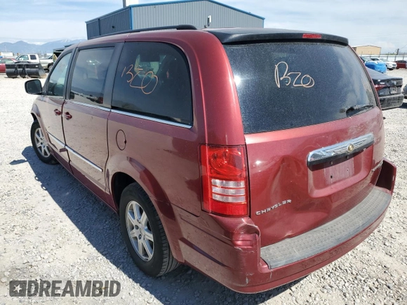 2010 Chrysler Town & Country Touring z VIN 2A4RR5D12AR492111, wystawiony jako Copart lot #58997205 z przebiegiem Nie podano mil oraz Szkoda całkowita • Salvage title. Historia ofert i sprzedaży dostępna na DreamBid. Obrazek 2.