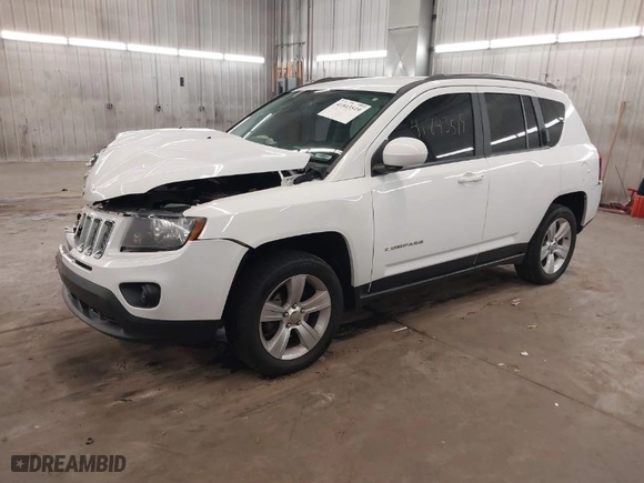 2014 Jeep Compass Latitude with VIN 1C4NJDEB1ED623034, listed as a IAAI auction lot 41843519 with 118,220 mi miles. Bid and sale history available at carsss.com. Image 2.