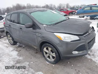 2015 Ford Escape SE with VIN 1FMCU9G90FUB35065, listed as a IAAI auction lot 41165956 with 131,485 mi miles. Bid and sale history available at carsss.com. Image 1.