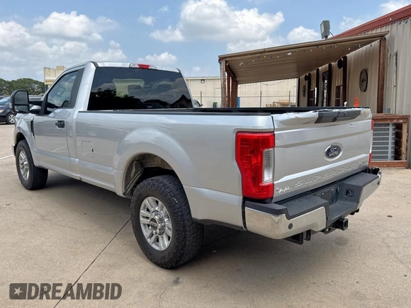 2017 Ford F-250 XL with VIN 1FTBF2A69HEE45339, listed as a Copart auction lot 58622805 with 170,018 mi miles and Clean title. Bid and sale history available at DreamBid. Image 3.