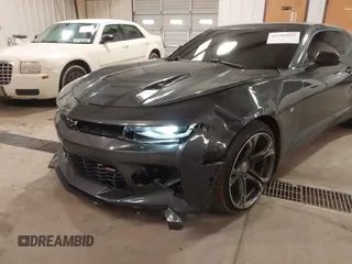 2018 Chevrolet Camaro 2SS with VIN 1G1FH1R76J0190616, listed as a IAAI auction lot 41595815 with 33,084 mi miles and . Bid and sale history available at DreamBid. Image 6.