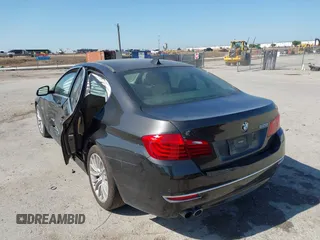 2016 BMW 5 Series 528i z VIN WBA5A5C58GG350885, wystawiony jako IAAI lot #42087884 z przebiegiem 103 680 mil mil oraz . Historia ofert i sprzedaży dostępna na DreamBid. Obrazek 3.