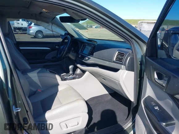 2018 Toyota Highlander SE with VIN 5TDJZRFH3JS834516, listed as a IAAI auction lot 41670880 with 81,274 mi miles and . Bid and sale history available at DreamBid. Image 5.