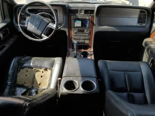2014 Lincoln Navigator z VIN 5LMJJ3J5XEEL05554, wystawiony jako Copart lot #56981905 z przebiegiem 257 214 mil mil oraz Tytuł czysty. Historia ofert i sprzedaży dostępna na DreamBid. Obrazek 8.