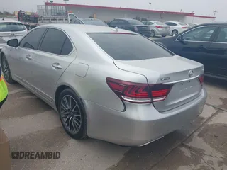 2013 Lexus LS 460 z VIN JTHCL5EF7D5017562, wystawiony jako IAAI lot #41740892 z przebiegiem 165 561 mil mil oraz . Historia ofert i sprzedaży dostępna na DreamBid. Obrazek 3.