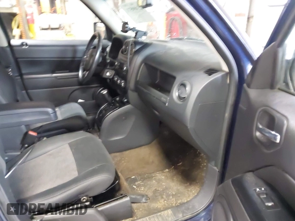 2014 Jeep Patriot Latitude z VIN 1C4NJRFB0ED730765, wystawiony jako IAAI lot #42309571 z przebiegiem 218 577 mil mil oraz . Historia ofert i sprzedaży dostępna na DreamBid. Obrazek 5.