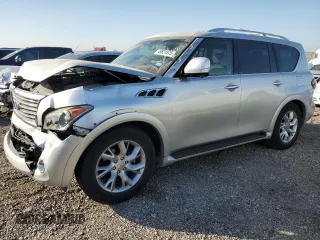 2011 Infiniti QX56 8-passenger z VIN JN8AZ2ND4B9701869, wystawiony jako Copart lot #49831875 z przebiegiem 102 625 mil mil oraz Szkody całkowita. Historia ofert i sprzedaży dostępna na DreamBid. Obrazek 1.