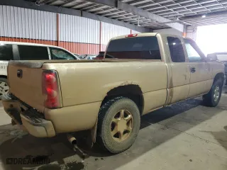 2006 Chevrolet Silverado 1500 LT1 with VIN 1GCEK19V46Z261477, listed as a Copart auction lot 44698035 with 298,471 mi miles and Clean Title. Bid and sale history available at carsss.com. Image 3.