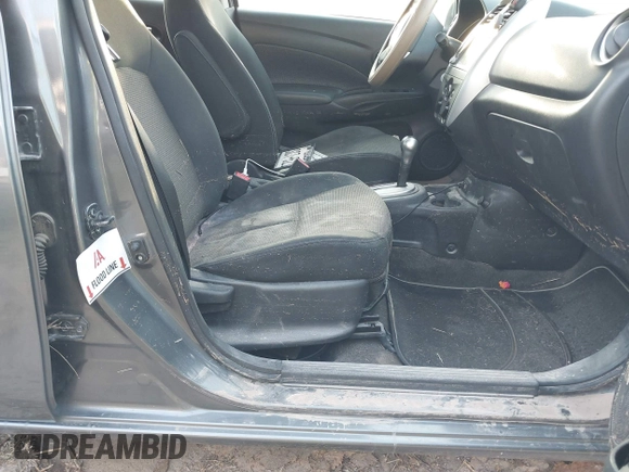 2019 Nissan Versa SV z VIN 3N1CN7AP3KL818334, wystawiony jako IAAI lot #41932878 z przebiegiem Nie podano mil oraz . Historia ofert i sprzedaży dostępna na DreamBid. Obrazek 6.