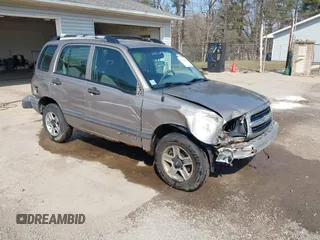 2002 Chevrolet Tracker z VIN 2CNBJ13C026911257, wystawiony jako IAAI lot #41760465 z przebiegiem 135 549 mil mil oraz . Historia ofert i sprzedaży dostępna na DreamBid. Obrazek 1.