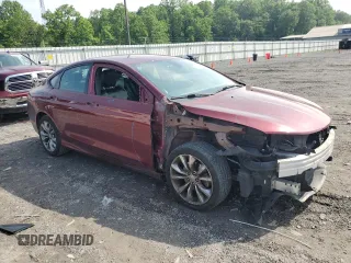 2015 Chrysler 200 S z VIN 1C3CCCBB2FN746132, wystawiony jako Copart lot #59660915 z przebiegiem 142 663 mil mil oraz Szkoda całkowita • Salvage title. Historia ofert i sprzedaży dostępna na DreamBid. Obrazek 4.