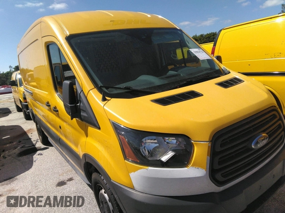 2018 Ford Transit z VIN 1FTYR2CMXJKB45362, wystawiony jako IAAI lot #35823722 z przebiegiem 247 767 mil mil oraz . Historia ofert i sprzedaży dostępna na DreamBid. Obrazek 1.
