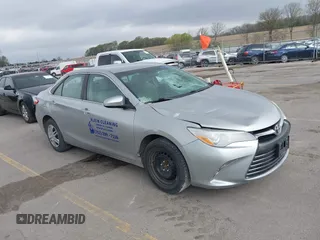2015 Toyota Camry XLE z VIN 4T4BF1FK7FR451130, wystawiony jako IAAI lot #42124227 z przebiegiem 194 258 mil mil oraz . Historia ofert i sprzedaży dostępna na DreamBid. Obrazek 1.