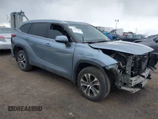 2022 Toyota Highlander XLE with VIN 5TDHZRBH6NS193727, listed as a IAAI auction lot 41841889 with 60,830 mi miles and . Bid and sale history available at DreamBid. Image 1.