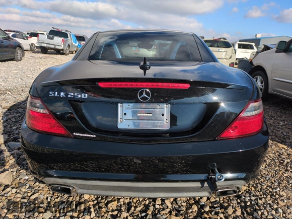 2014 Mercedes-Benz SLK 250 z VIN WDDPK4HA2EF080442, wystawiony jako Copart lot #45159975 z przebiegiem 46 978 mil mil oraz Szkoda całkowita • Salvage title. Historia ofert i sprzedaży dostępna na DreamBid. Obrazek 6.