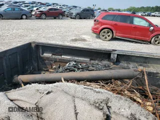 2000 Chevrolet Silverado 2500 z VIN 1GCGK24R0YR118635, wystawiony jako Copart lot #59222665 z przebiegiem Nie podano mil oraz Szkoda całkowita • Salvage title. Historia ofert i sprzedaży dostępna na DreamBid. Obrazek 12.