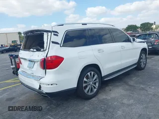 2014 Mercedes-Benz GL-Class GL 450 with VIN 4JGDF7CE0EA298157, listed as a IAAI auction lot 42094478 with 202,424 mi miles. Bid and sale history available at carsss.com. Image 4.