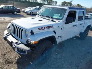 2022 Jeep Gladiator Willys with VIN 1C6HJTAG1NL117631, listed as a IAAI auction lot 41230291 with 33,463 mi miles and . Bid and sale history available at DreamBid. Image 17.