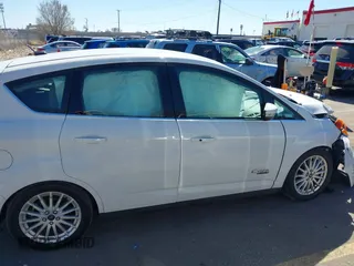 2016 Ford C-Max SEL z VIN 1FADP5CU8GL119275, wystawiony jako IAAI lot #41878985 z przebiegiem 39 580 mil mil oraz . Historia ofert i sprzedaży dostępna na DreamBid. Obrazek 13.