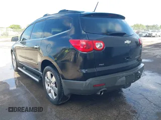 2011 Chevrolet Traverse LTZ z VIN 1GNKVLED9BJ392357, wystawiony jako IAAI lot #42155624 z przebiegiem Nie podano mil oraz . Historia ofert i sprzedaży dostępna na DreamBid. Obrazek 3.