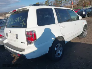 2006 Honda Pilot EX-L with RES with VIN 5FNYF18686B010429, listed as a IAAI auction lot 41444366 with 999,999 mi miles. Bid and sale history available at carsss.com. Image 4.
