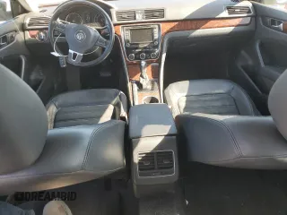 2013 Volkswagen Passat SEL Premium z VIN 1VWCN7A38DC030199, wystawiony jako Copart lot #53314795 z przebiegiem 125 617 mil mil oraz Szkoda całkowita • Salvage title. Historia ofert i sprzedaży dostępna na DreamBid. Obrazek 8.