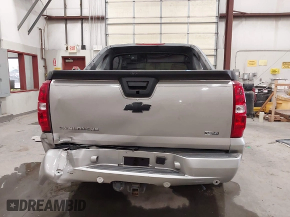 2007 Chevrolet Avalanche LTZ z VIN 3GNEC12037G144865, wystawiony jako IAAI lot #42592982 z przebiegiem 160 962 mil mil oraz . Historia ofert i sprzedaży dostępna na DreamBid. Obrazek 16.