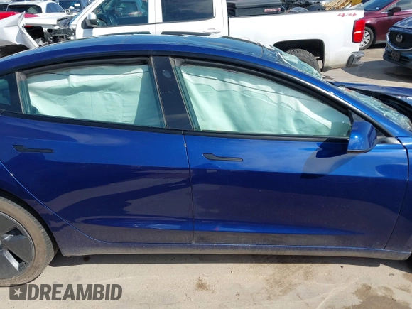 2023 Tesla Model 3 z VIN 5YJ3E1EA8PF403743, wystawiony jako IAAI lot #42076747 z przebiegiem 58 399 mil mil oraz . Historia ofert i sprzedaży dostępna na DreamBid. Obrazek 14.