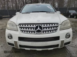 2008 Mercedes-Benz M 550 z VIN 4JGBB72E28A385552, wystawiony jako Copart lot #50704215 z przebiegiem 165 925 mil mil oraz Szkoda całkowita • Salvage title. Historia ofert i sprzedaży dostępna na DreamBid. Obrazek 5.