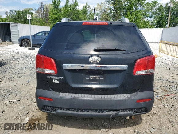 2013 Kia Sorento LX z VIN 5XYKT4A64DG352153, wystawiony jako Copart lot #55330825 z przebiegiem 289 967 mil mil oraz Szkoda całkowita • Salvage title. Historia ofert i sprzedaży dostępna na DreamBid. Obrazek 6.