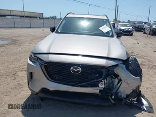 2025 Mazda CX-90 Premium Sport z VIN JM3KKCHA7S1225053, wystawiony jako IAAI lot #42011437 z przebiegiem 259 mil mil oraz . Historia ofert i sprzedaży dostępna na DreamBid. Obrazek 12.