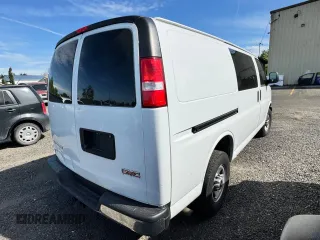 2017 GMC Savana Cargo z VIN 1GTZ7GFGXH1345543, wystawiony jako Copart lot #57692035 z przebiegiem 143 752 mil mil oraz Szkody całkowita. Historia ofert i sprzedaży dostępna na DreamBid. Obrazek 4.
