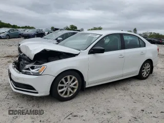 2015 Volkswagen Jetta SE z VIN 3VWD17AJ8FM212937, wystawiony jako Copart lot #56936995 z przebiegiem 99 158 mil mil oraz Czysty tytuł • Clean title. Historia ofert i sprzedaży dostępna na DreamBid. Obrazek 1.