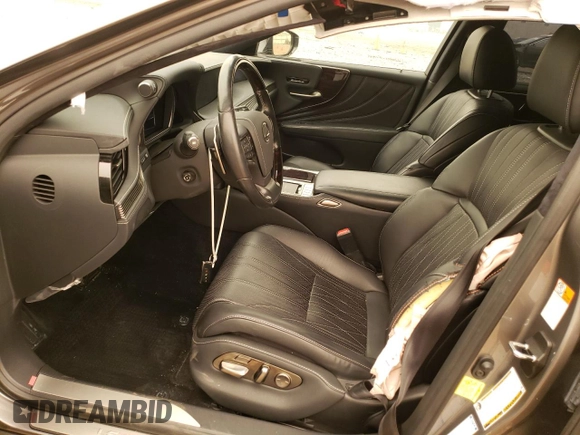 2019 Lexus LS 500 z VIN JTHC51FF1K5006989, wystawiony jako Copart lot #55203413 z przebiegiem 30 985 mil mil oraz . Historia ofert i sprzedaży dostępna na DreamBid. Obrazek 7.