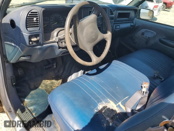 1999 GMC Sierra 1500 z VIN 1GTGC24RXXR721667, wystawiony jako Copart lot #58575985 z przebiegiem 201 752 mil mil oraz Czysty tytuł • Clean title. Historia ofert i sprzedaży dostępna na DreamBid. Obrazek 8.