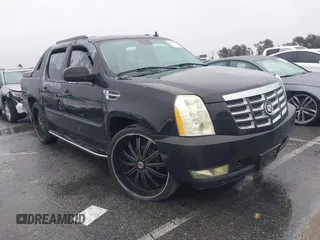 2007 Cadillac Escalade EXT with VIN 3GYFK62887G197848, listed as a IAAI auction lot 41493635 with 154,695 mi miles. Bid and sale history available at carsss.com. Image 1.