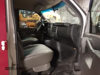 2017 GMC Savana Cargo Van with VIN 1GTW7AFF8H1112249, listed as a IAAI auction lot 40982298 with 105,228 mi miles. Bid and sale history available at carsss.com. Image 5.