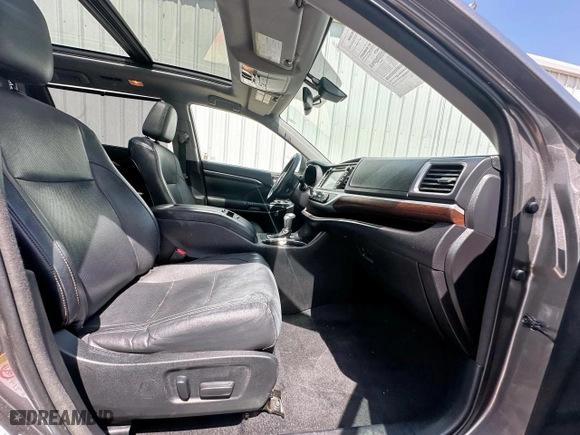 2015 Toyota Highlander Limited with VIN 5TDDKRFH3FS112004, listed as a Copart auction lot 53403155 with 179,746 mi miles and Clean Title. Bid and sale history available at carsss.com. Image 5.