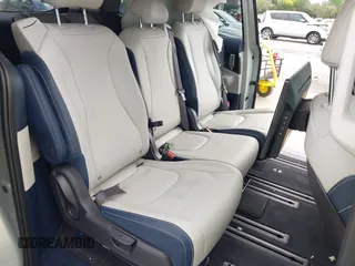 2025 Kia Carnival SX with VIN KNDNE5K38S6462298, listed as a IAAI auction lot 41913088 with 9,671 mi miles and . Bid and sale history available at carsss.com. Image 8.