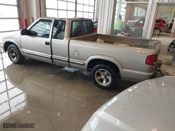 1999 Chevrolet S-10 LS with VIN 1GCCS19XXX8176546, listed as a IAAI auction lot 41587346 with 182,642 mi miles. Bid and sale history available at carsss.com. Image 3.